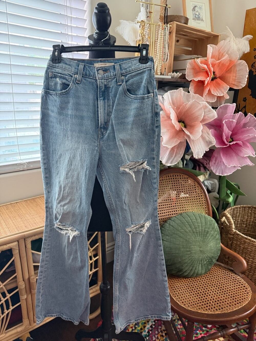 Levi’s 70s High Rise Flare Medium Wash Distressed Zip Fly Boho Hippie Jeans